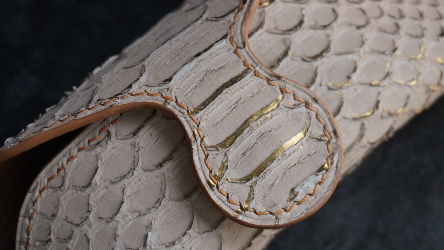 Étui à lunettes en cuir de serpent