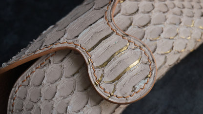 Étui à lunettes en cuir de serpent