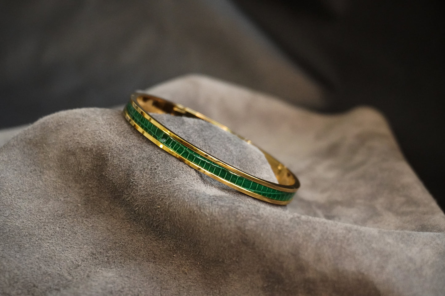 Bracelet en acier inoxydable plaqué or 24 carats et cuir éxotique (alligator, lézard, serpent)