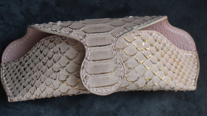 Étui à lunettes en cuir de serpent
