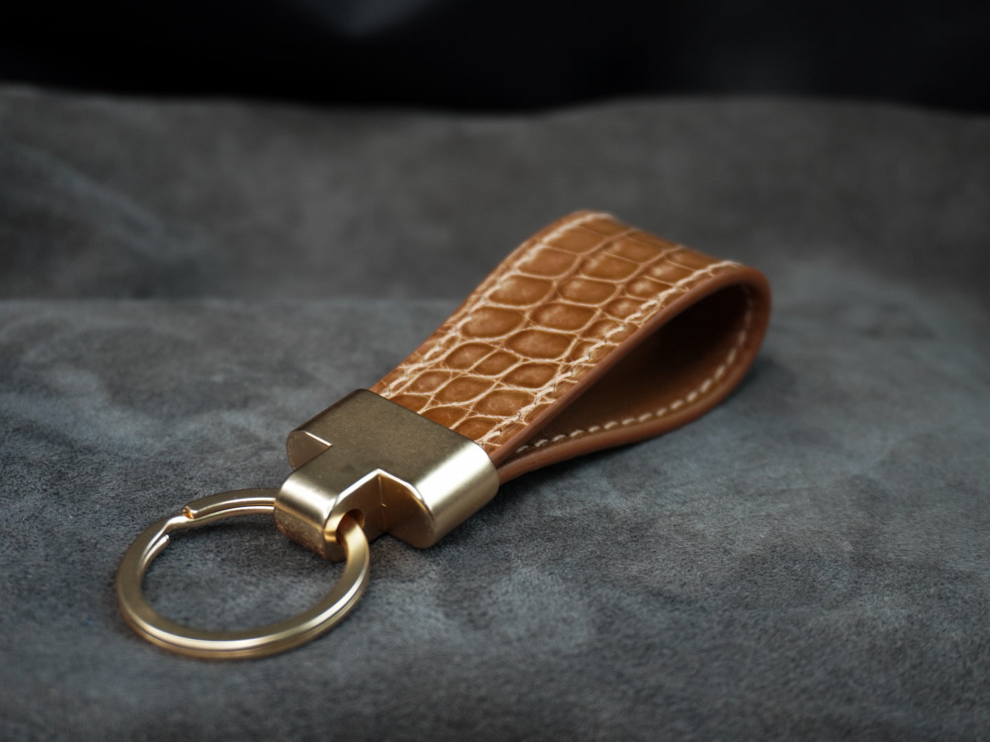 Porte-clès en cuir d'alligator anneau doré