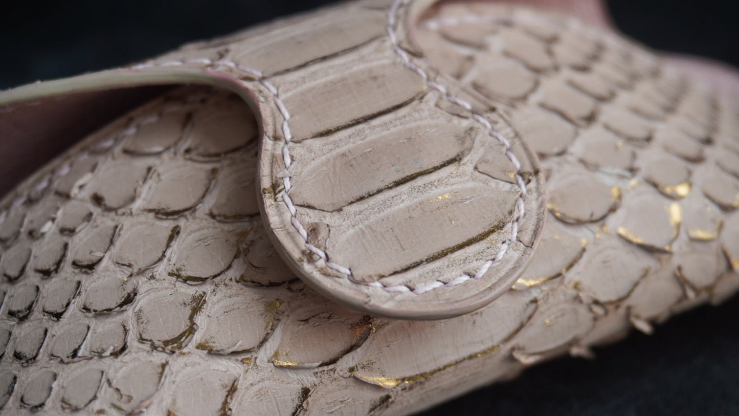 Étui à lunettes en cuir de serpent